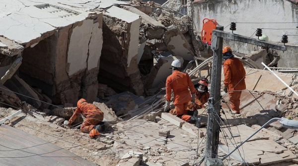 При обрушении здания в Бразилии погибли 8 человек