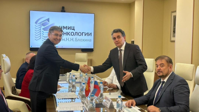 Глава Минздрава КР посетил один из крупнейших онкоцентров России