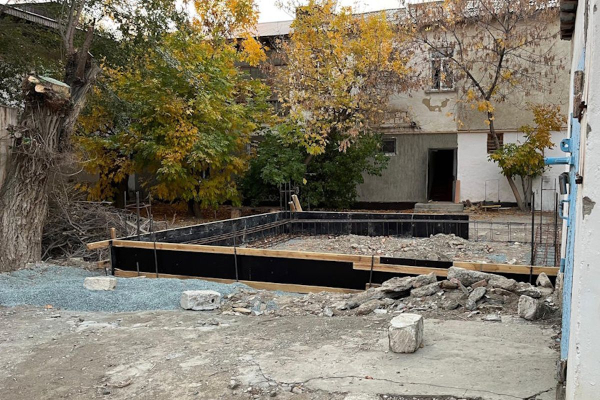 Фундамент стоит стеной, атырауский ГАСК — тенью за спиной