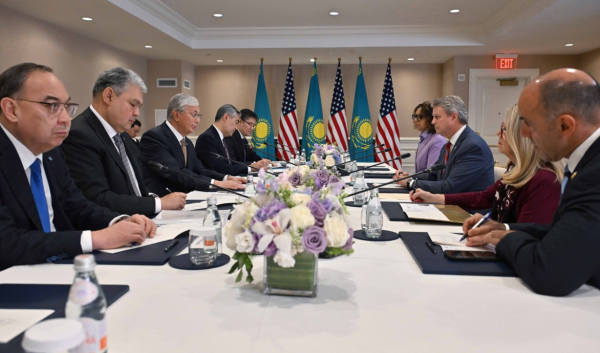 Токаев провёл встречу с Джимми Панеттой и членами Конгресса США