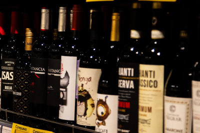 РПЦ выступила против распития спиртного на могилах