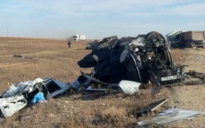 Трое пострадавших аварии, в которой погибли 12 человек, всё ещё остаются в больнице Актобе