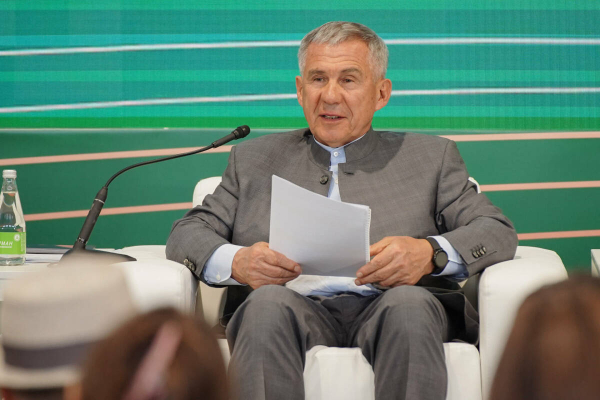 Минниханов поздравил систему потребкооперации с 195-летием