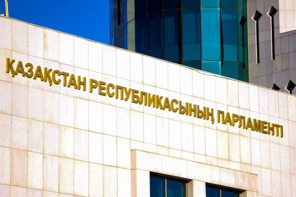 Эксперты обсудили инициативу о переходе к однопалатному Парламенту