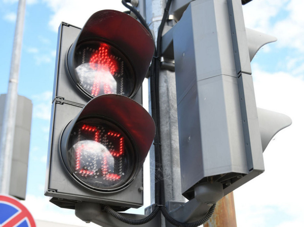 В Казани действует система, предупреждающая водителей о наличии пешехода