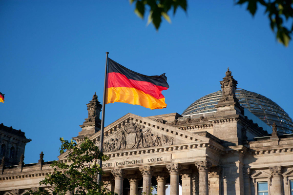 Дагделен: Германии следует вывести военных США из страны после пошлин Трампа