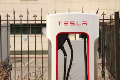 Tesla Илона Маска подала в суд на Tesla Power