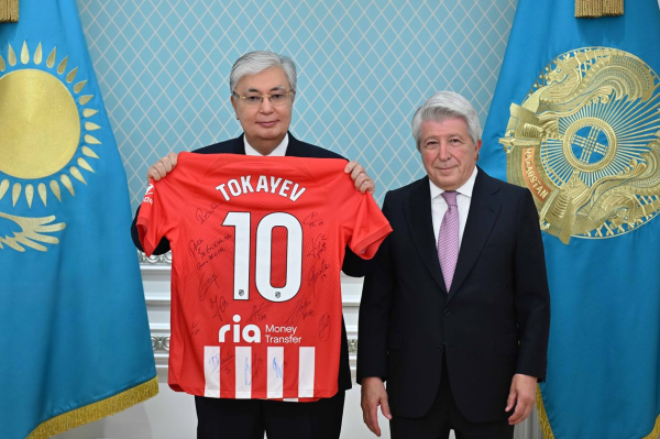 Токаеву представлен проект по открытию в Казахстане футбольной академии «Атлетико Мадрид»