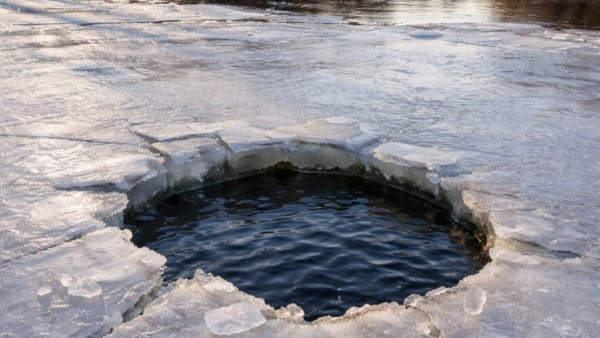 Трое детей провалились под тающий лед, один из них погиб 05/04/2026 &ndash; Новости
