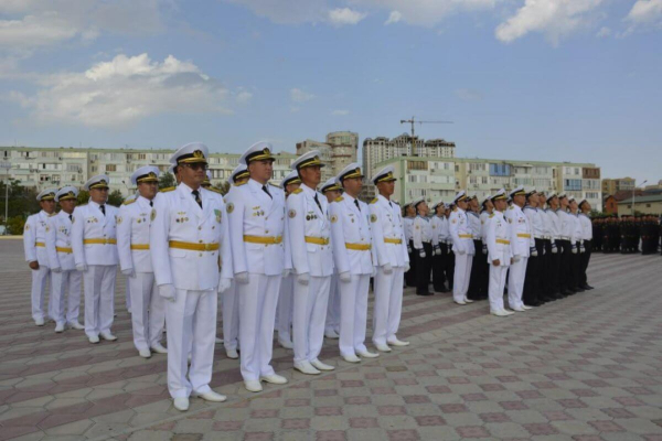 Тельняшки, море, золото погон: юбилей казахстанских ВМС с размахом отметили в Актау