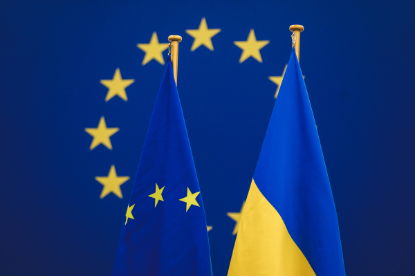 ЕС не различает мужчин и женщин при защите украинцев