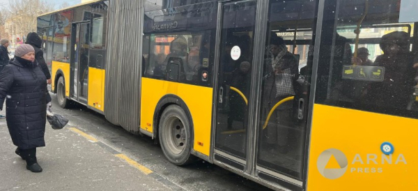 &quot;Вышла раньше времени&quot;: озвучивать остановки в автобусах просят семейчане