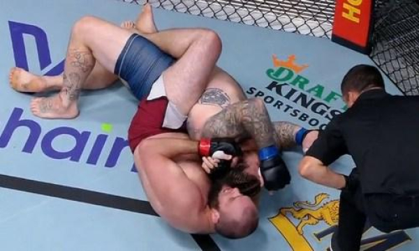 Боец с рекордом 11-0 победил досрочно и заработал контракт с UFC. Видео