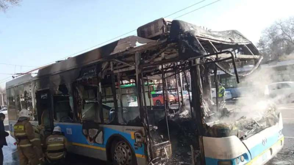 Троллейбус с пассажирами горел в Алматы
