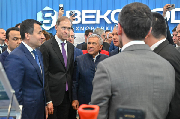 Минниханов и Мантуров на &laquo;Иннопроме&raquo; запустили новое предприятие на площадке в Навои