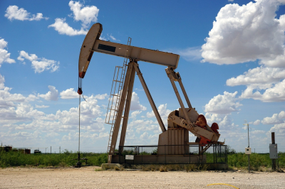 Торговое напряжение и ОПЕК усиливают давление на рынок нефти