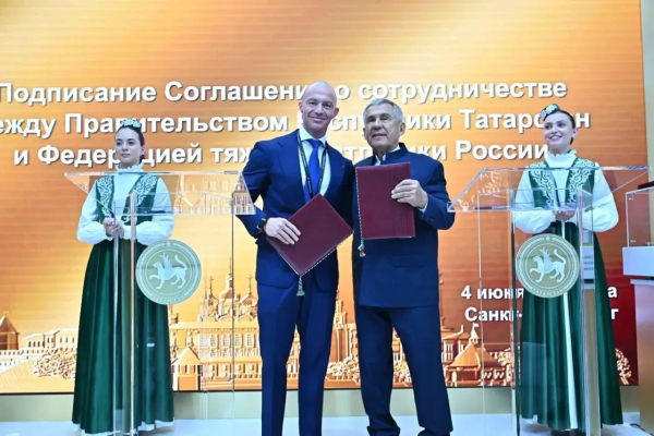 Раис РТ подписал соглашение с главой Федерации тяжелой атлетики РФ