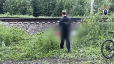Тело ребенка у путей: поезд насмерть сбил 10-летнего мальчика - видео с места 16/06/2026 &ndash; Новости