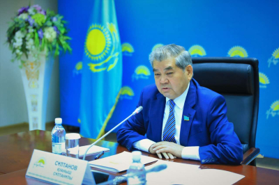 Куаныш Султанов награжден орденом «Отан»
