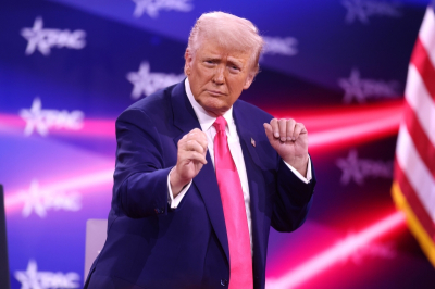 В Сети набирают популярность призывы отправить сына Трампа на войну