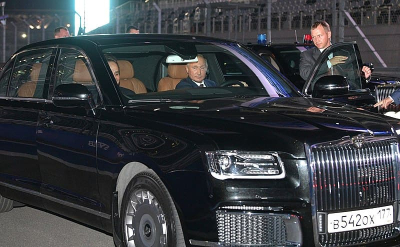 Baza: В Москве заметили кортеж с Aurus и Lamborghini