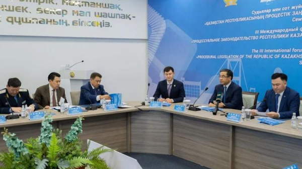 Избранного народом судью предложили включить в суды первой инстанции в Казахстане