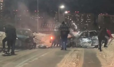 Жесткая авария в Казани: три человека пострадали, один оказался зажат - видео 22/02/2026 &ndash; Новости