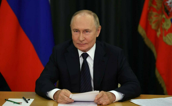Путин пообещал законодательно закрепить особый статус учителей