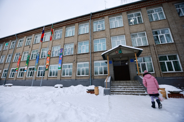 У пяти казанских школ отремонтируют тротуары и оборудуют освещение