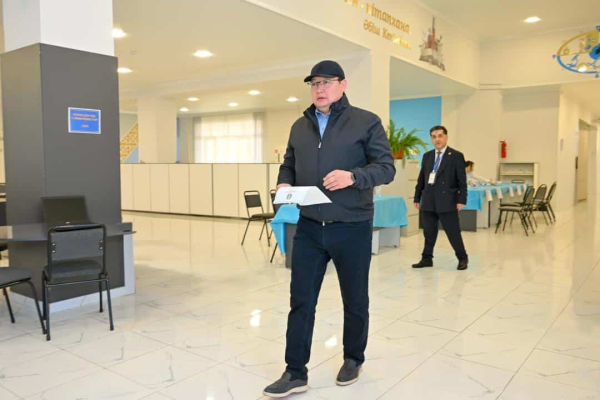 Берик Уали проголосовал на исторических выборах акима в Семее