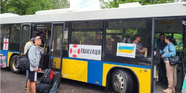 &laquo;Свои дома не отдадим&raquo;: жители приграничья блокируют размещение войск