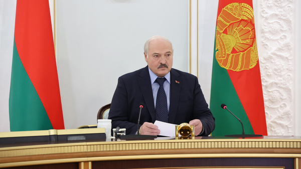 Лукашенко призвал Зеленского &laquo;взвесить ситуацию&raquo;, иначе Украину можно потерять