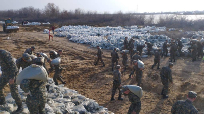 Свыше 1000 бойцов Нацгвардии МВД РК продолжают оказывать помощь жителям затопленных районов