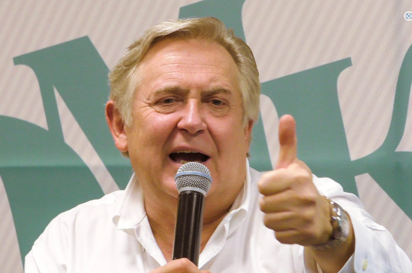 Стоянов заявил, что заставить плакать зрителя легче, чем рассмешить
