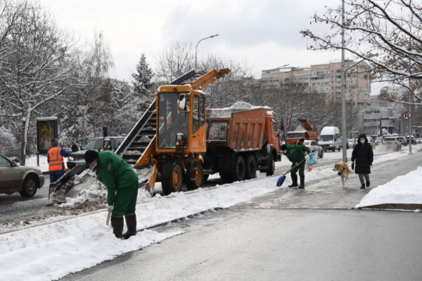 Снегопад в Алматы: 11-балльные пробки и задержка авиарейсов (ВИДЕО)