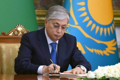 Казахстан запретит въезд педофилам и экстремистам: Токаев подписал закон о миграции