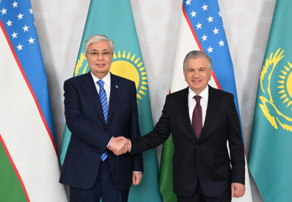 Токаев провел неформальную встречу с президентом Узбекистана