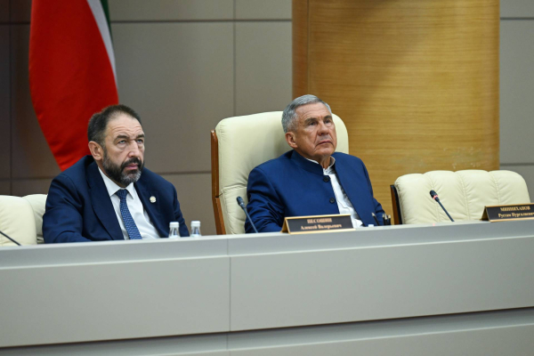Минниханову представили несколько передовых проектов на заседании Татнефтехиминвест-холдинга
