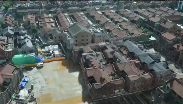 &quot;Шагающее&quot; здание сняли на видео в Китае