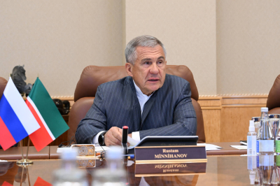 Минниханов поручил разобраться с проблемой социального сиротства
