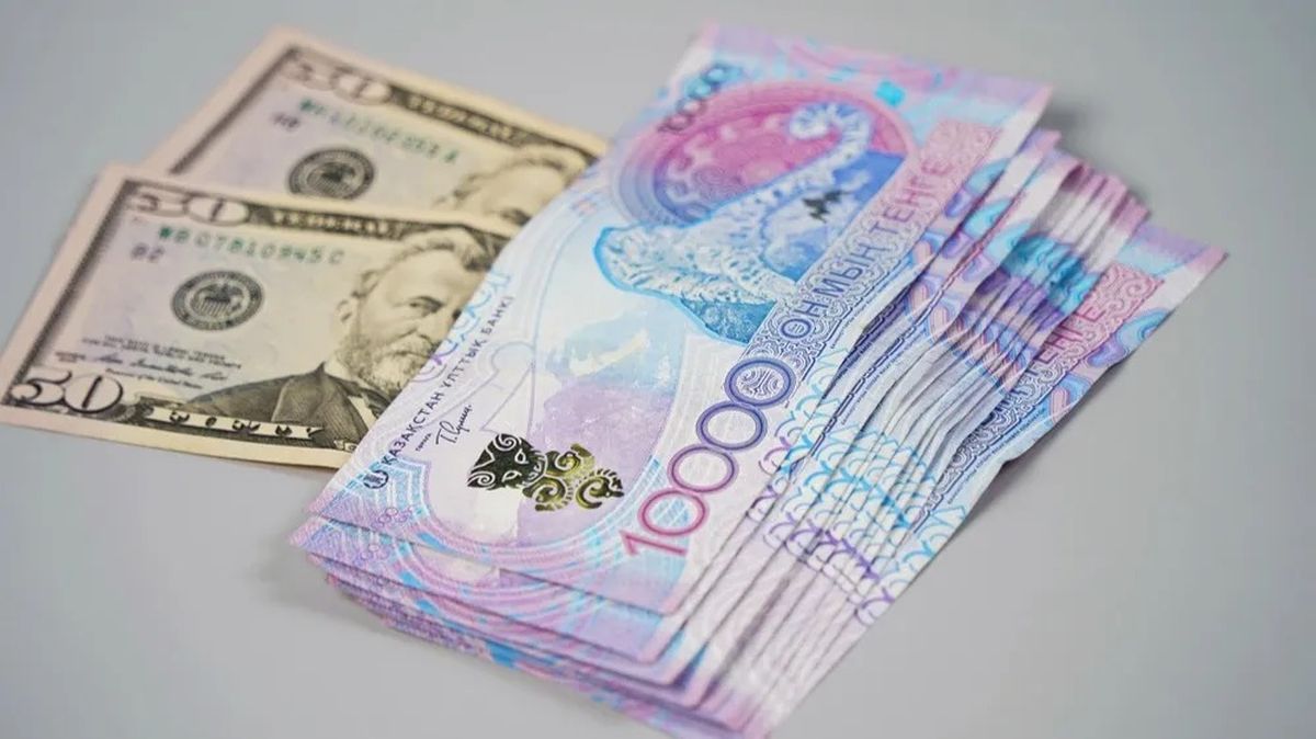 Доллар упал в Казахстане – итоги торгов