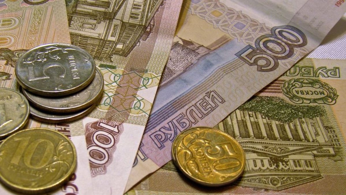 Путин запретил россиянам вывозить в Казахстан больше миллиона рублей