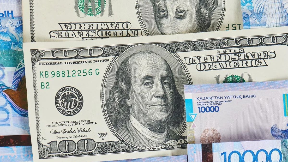 Доллар вырос еще на 6,6 теңге в Казахстане