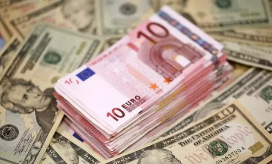 Доллар ослаб, золото выросло: как реагирует EUR/USD