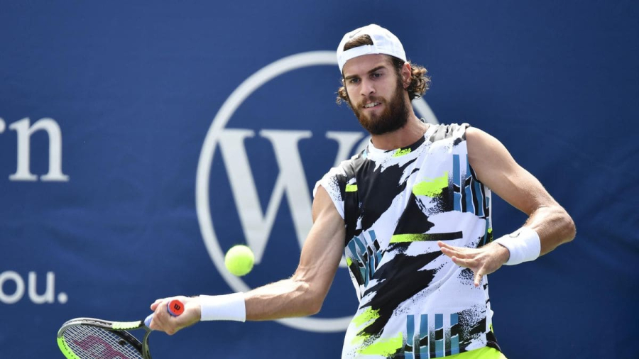 Теннисист Хачанов пробился в полуфинал US Open после отказа Блокса продолжить матч