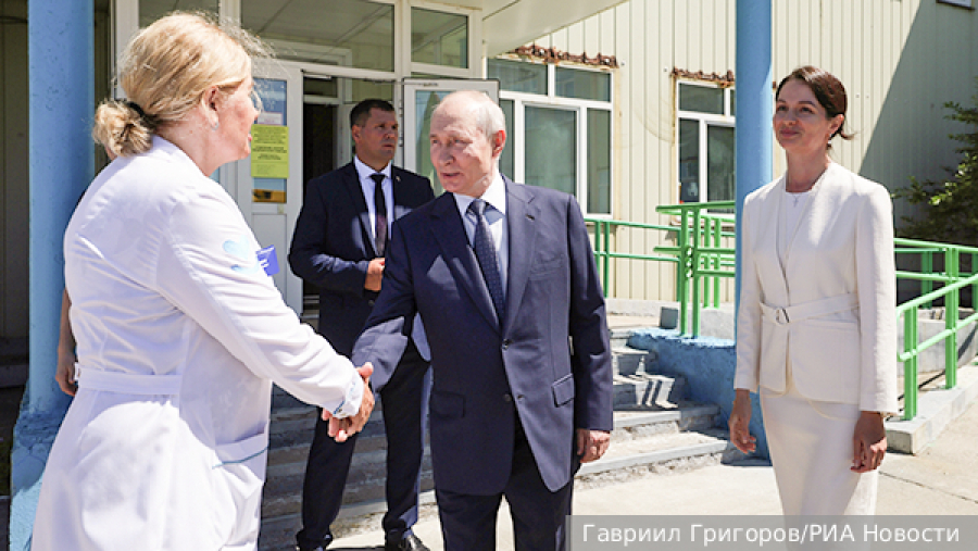 Отдавший футбольный пас Путину школьник рассказал о мечте сыграть с ним в хоккей