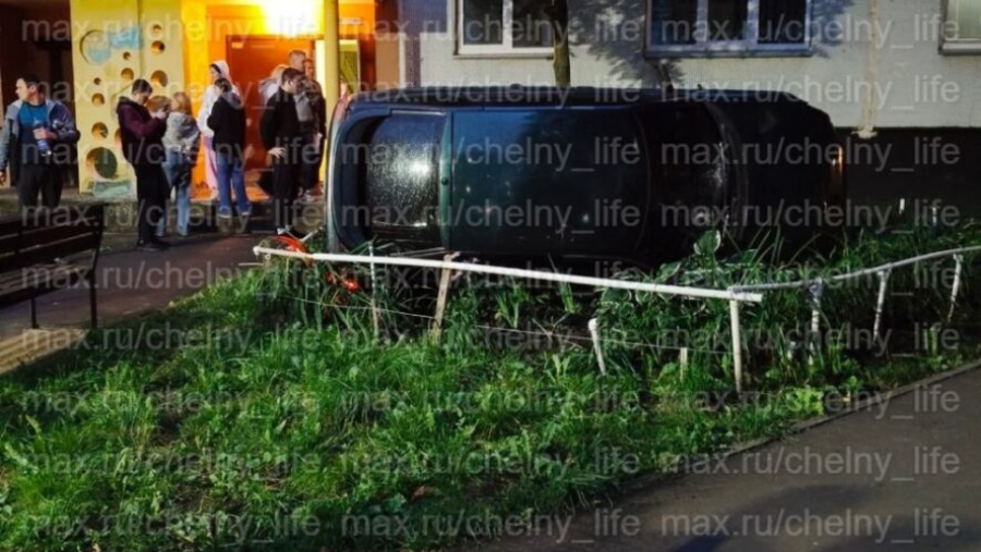 Видео страшного ДТП в Челнах: машина вылетела с дороги и сбила девушку прямо у подъезда 15/09/2026 – Новости