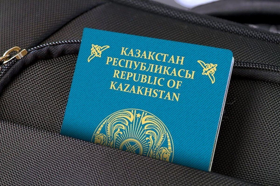 Паспорта с новым защитным элементом начали выдавать в Казахстане